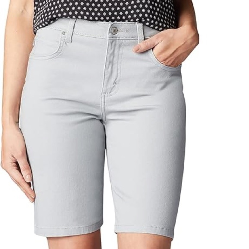 Lee Relaxed Fit Mid Rise Bermuda Alloy shorts. NWT Sz-18M C20
